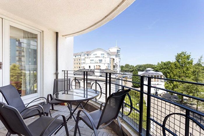 2 Bedroom Flat To Rent In River House, Northfields, London, SW18