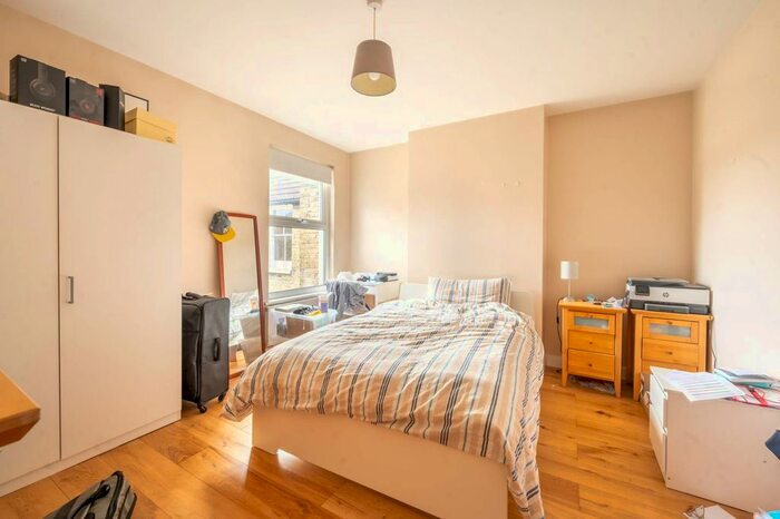 2 Bedroom Flat To Rent In Radbourne Road, Balham, London, SW12