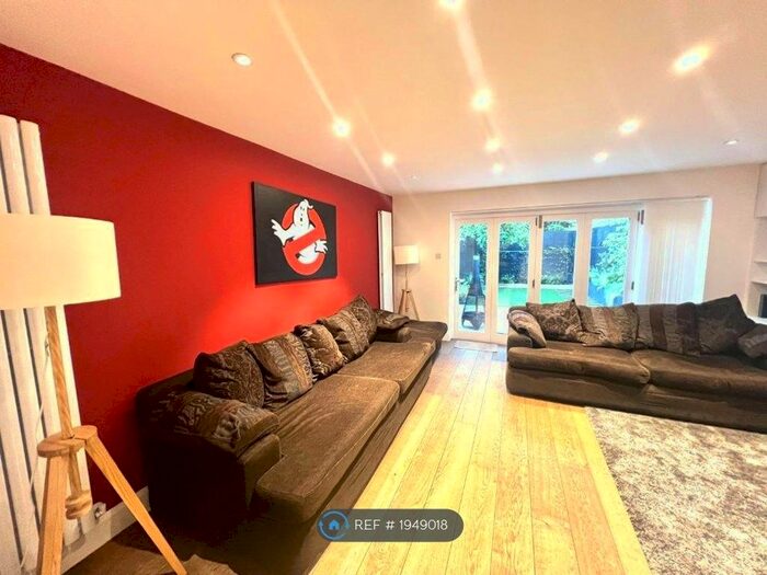4 Bedroom Terraced House To Rent In Mossborough Close, London, N12