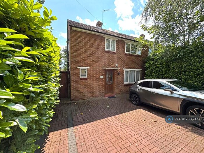 3 Bedroom Semi-Detached House To Rent In Maylands Drive, London, DA14