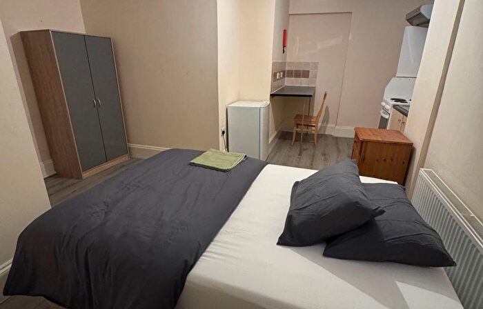 1 Bedroom Studio To Rent In Walworth Road, London, SE1