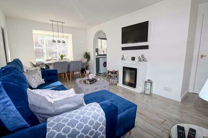 1 Bedroom Property To Rent In Medesenge Way, Palmers Green, N13