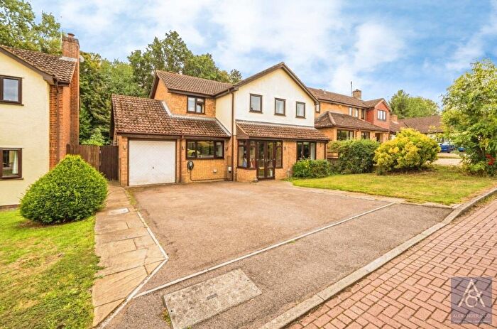 4 Bedroom Detached House For Sale In Osprey Walk, Buckingham, MK18