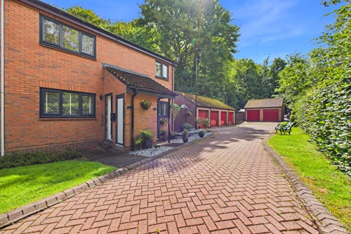 2 Bedroom Apartment For Sale In Grove Road, Totley, S17