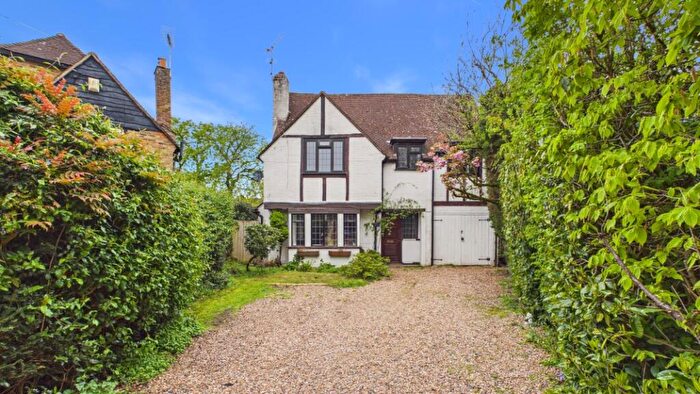 5 Bedroom Detached House To Rent In Blackwater, GU17