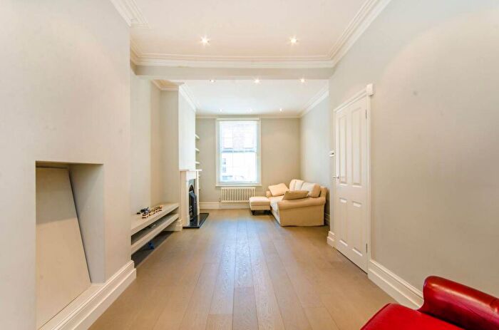 3 Bedroom House To Rent In Liverpool Road, Islington, London, N1