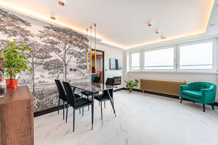 1 Bedroom Flat To Rent In Queensdale Crescent, Shepherd's Bush, London, W11