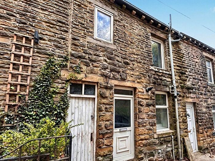 2 Bedroom Terraced House For Sale In Glen Lee Lane, Keighley, West Yorkshire, BD21