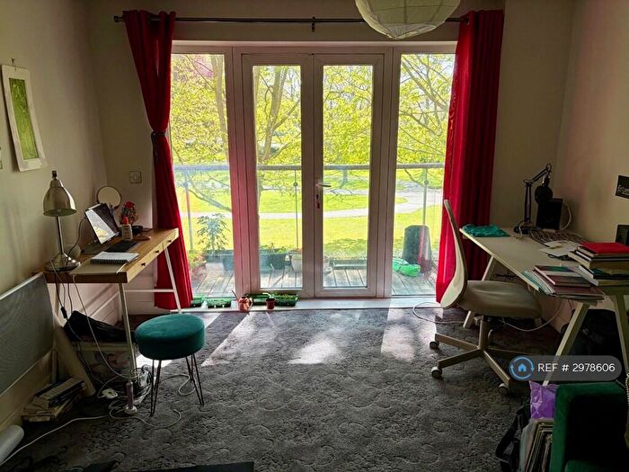 2 Bedroom Flat To Rent In Oceana Boulevard, Southampton, SO14