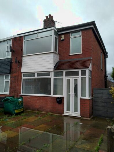 3 Bedroom Semi-Detached House To Rent In Welbeck Avenue, Chadderton, Oldham OL9