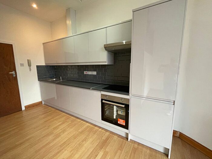 1 Bedroom Flat To Rent In Old Lane, Halifax, HX3