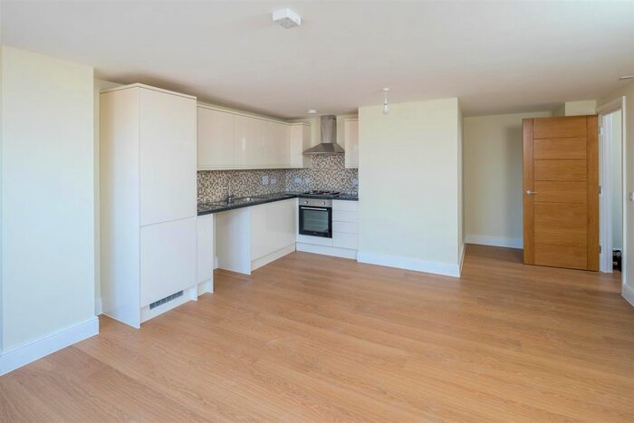 1 Bedroom Flat To Rent In Clifden Road, Brentford, TW8