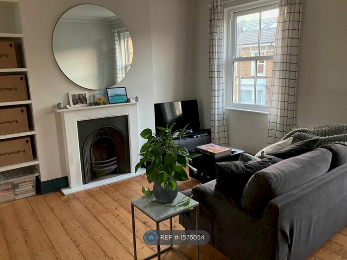 2 Bedroom Maisonette To Rent In Peckham, London, SE15
