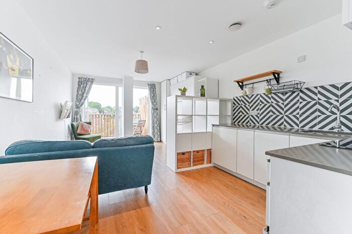 Studio For Sale In Paxton House, Cargreen Road, South Norwood, London, SE25
