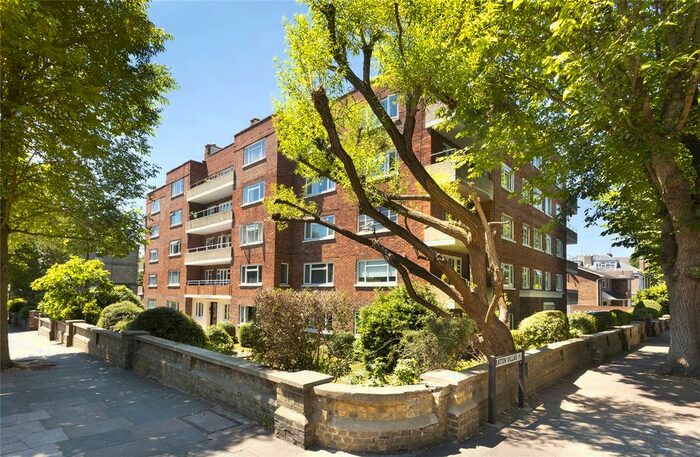 2 Bedroom Flat To Rent In Eaton Gardens, Hove, East Sussex, BN3