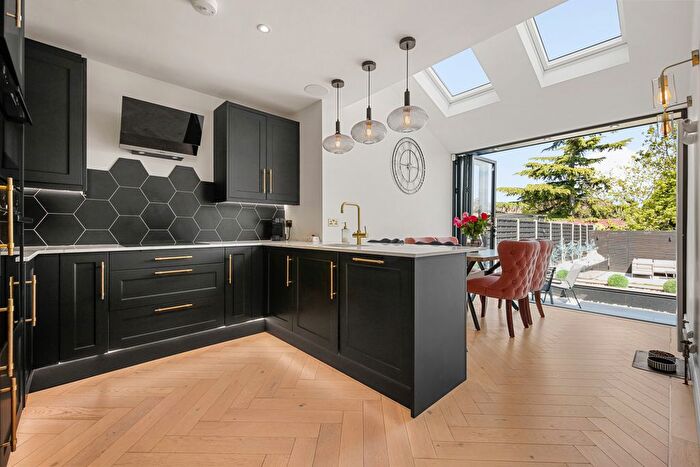 3 Bedroom Semi Detached House For Sale In Castleton Avenue, Bexleyheath, DA7