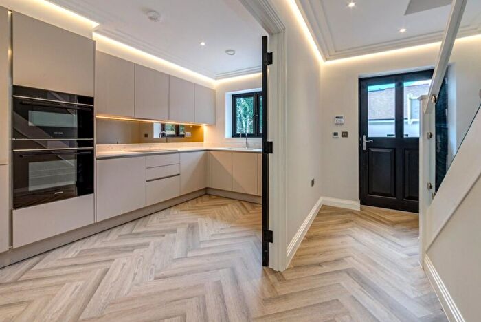 3 Bedroom Terraced House For Sale In Cobden Hill, Radlett, WD7