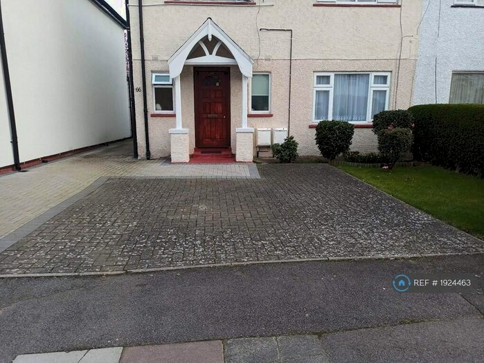 2 Bedroom Maisonette To Rent In Gaysham Avenue, Ilford, IG2