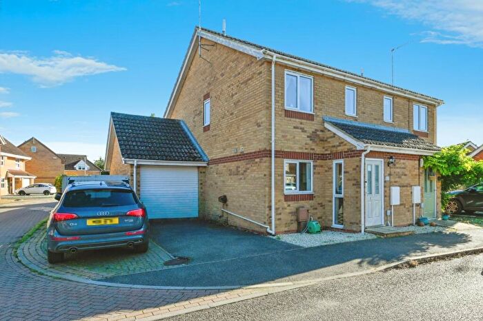 3 Bedroom Semi-Detached House For Sale In Lewis Drive, Wiggenhall St. Germans, King's Lynn, Norfolk, PE34