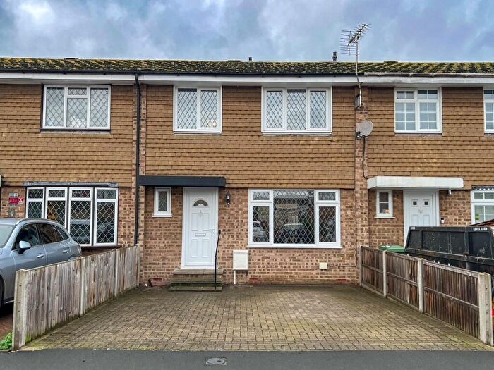3 Bedroom House For Sale In Fleetside, West Molesey, KT8