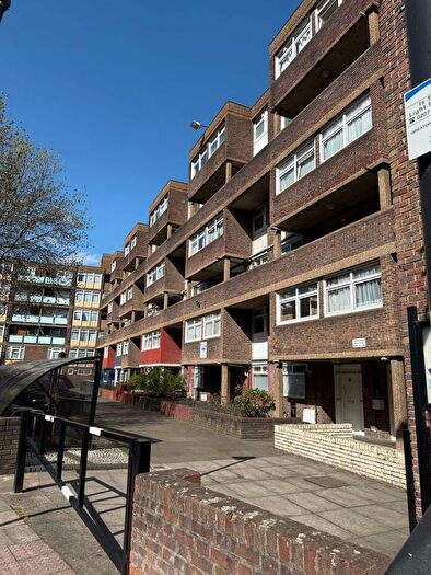 3 Bedroom Maisonette For Sale In Hanbury Street, Aldgate East/Brick Lane, E1