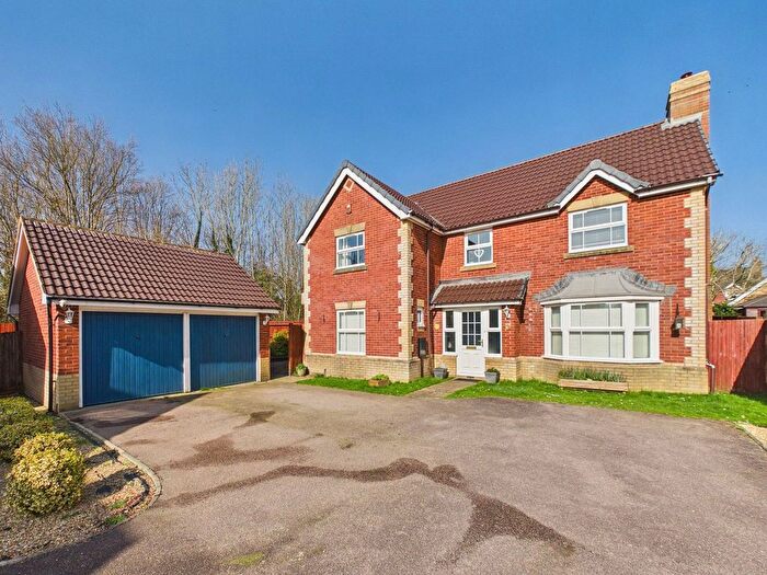 4 Bedroom Detached House For Sale In Hazel Close, Southwater, RH13