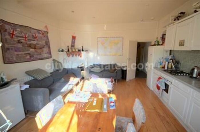 4 Bedroom Semi-Detached House To Rent In Exhibition Close, London, W12