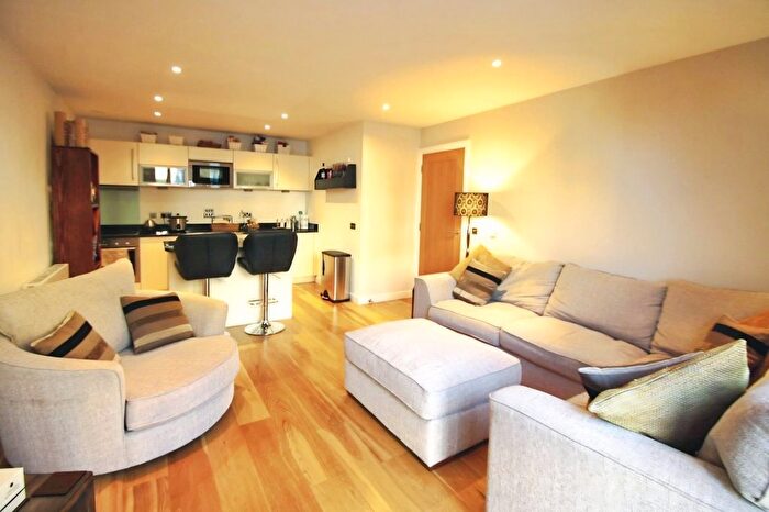 2 Bedroom Flat To Rent In Wharf Approach, Leeds, West Yorkshire, LS1