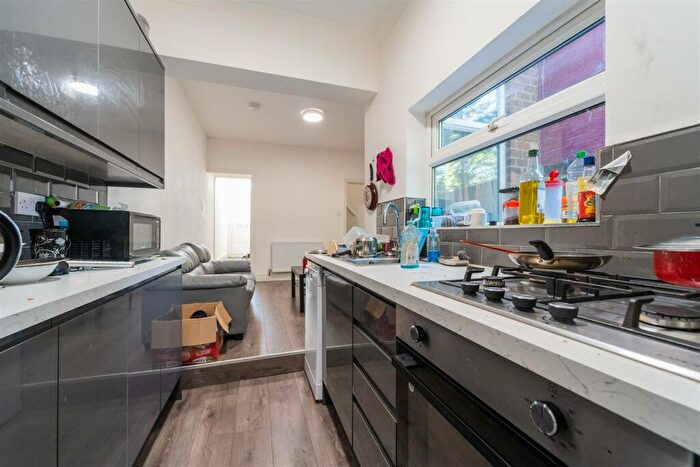 4 Bedroom House To Rent In Harborne Park Road, Birmingham, B17