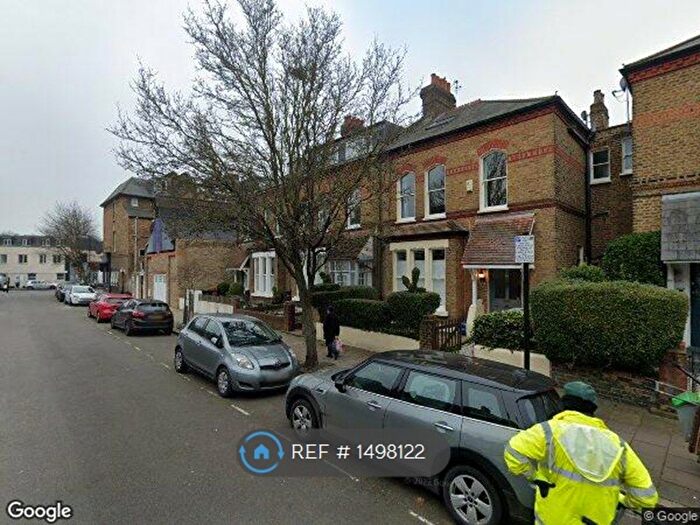 3 Bedroom Flat To Rent In Finsbury Park Road, London, N4