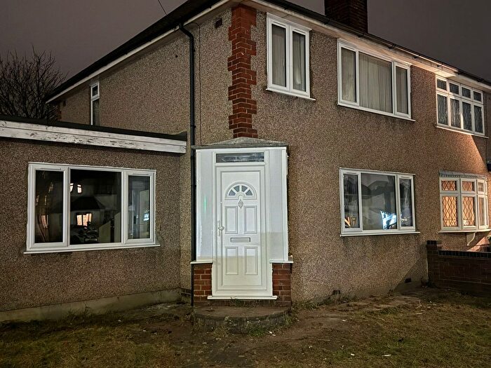 End Of Terrace House To Rent In Southend Road, Hornchurch, RM12