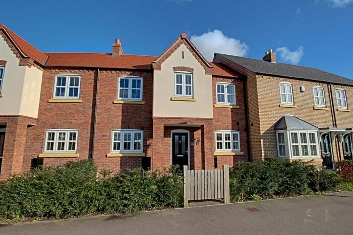 3 Bedroom Mews House To Rent In Shinewater Park, Kingswood, Hull, HU7