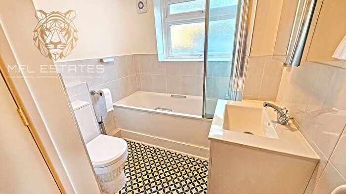 2 Bedroom Flat To Rent In Avenue Road, Wallington, SM6