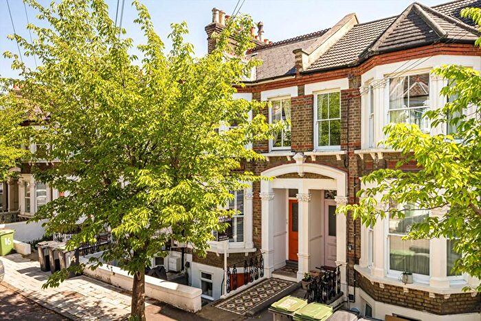 3 Bedroom Maisonette For Sale In Pendrell Road, Brockley, SE4