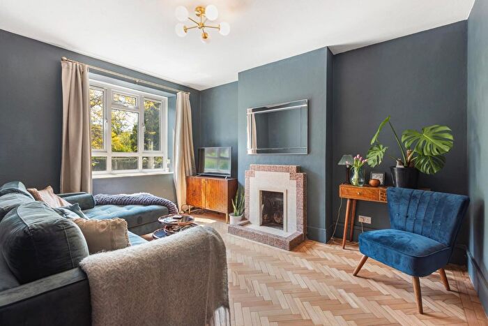 3 Bedroom Flat To Rent In Triangle Place, Clapham, SW4