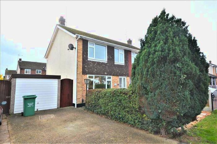 3 Bedroom Semi-Detached House To Rent In Elder Avenue, Wickford, SS12