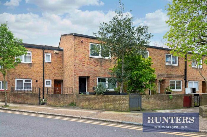 2 Bedroom House To Rent In Wynter Street, London, SW11