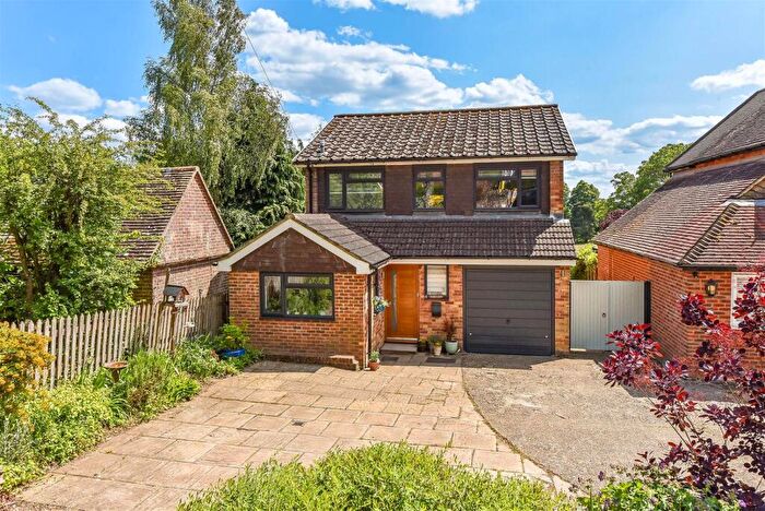 3 Bedroom Detached House For Sale In Wire Cut, Frensham, Farnham, GU10