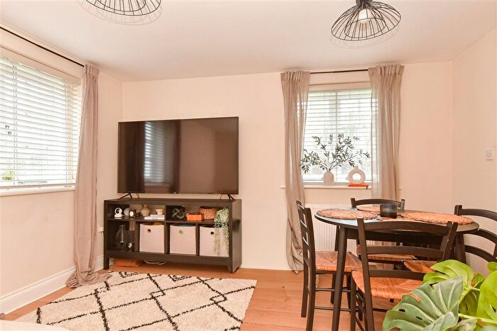 2 Bedroom Flat For Sale In London Road, Newington, Kent, ME9