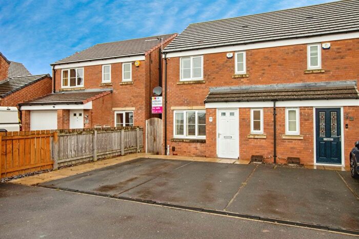 3 Bedroom Semi Detached House For Sale In Pennwell Green, Leeds, LS14