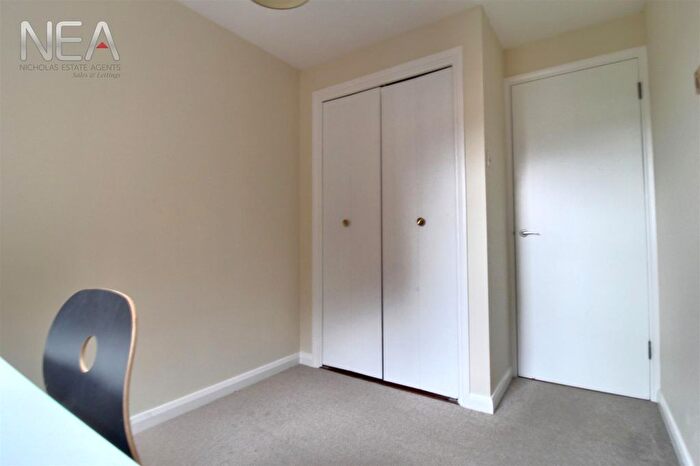 2 Bedroom Flat To Rent In Cardinal Close, Caversham, Reading, RG4