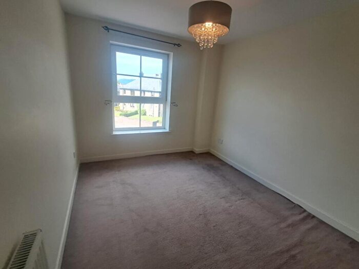 3 Bedroom Flat To Rent In Toll Road, Kincardine, Fife, FK10