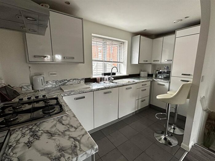 2 Bedroom Flat For Sale In Dixon Street, Manchester, M40