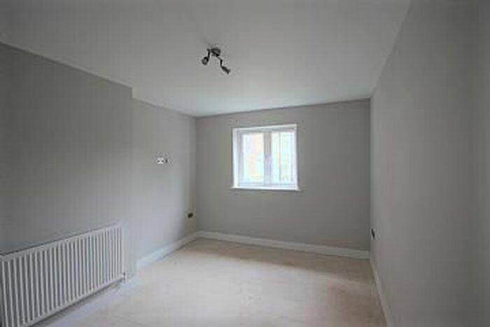 1 Bedroom Flat To Rent In Castlebar Road, London, W5