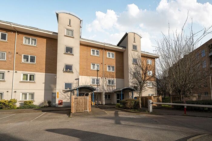 2 Bedroom Flat For Sale In Macarthur Close, Erith, DA8