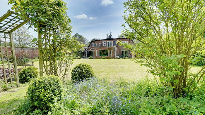 5 Bedroom Link Detached House For Sale In West Stowell, Marlborough, SN8