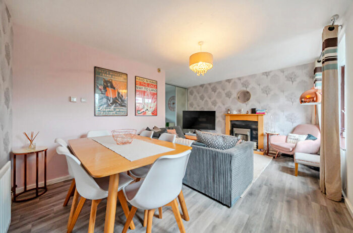 3 Bedroom End Of Terrace House For Sale In Snowden Royd, Bramley, Leeds, LS13