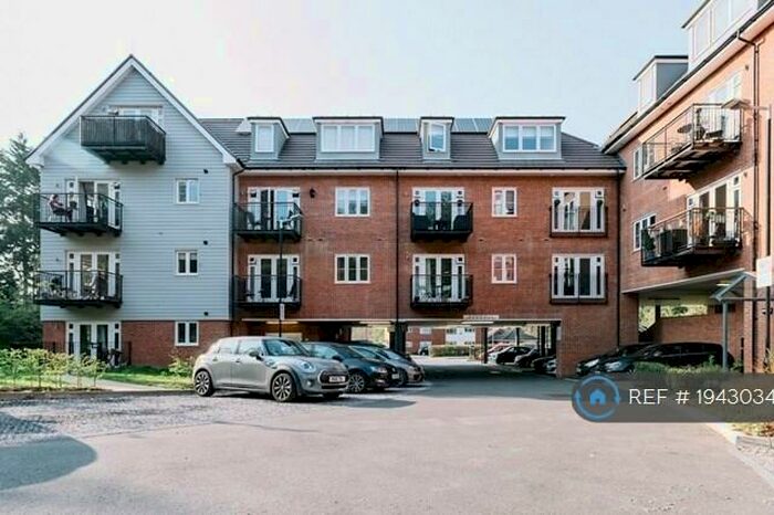 2 Bedroom Flat To Rent In Crowthorne Road, Bracknell, RG12