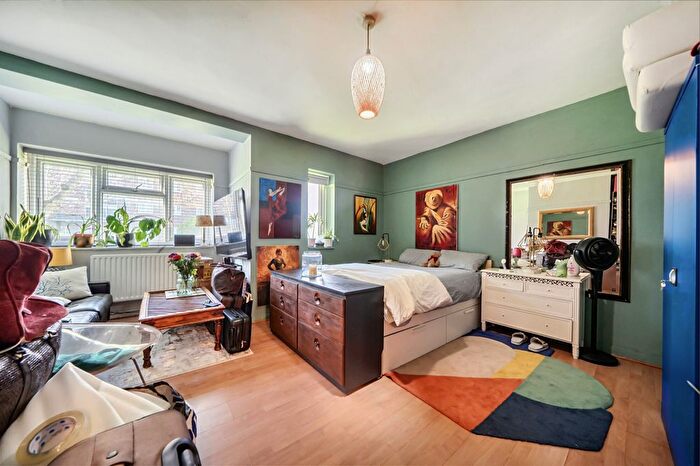 Studio To Rent In Haymerle Road, London, SE15