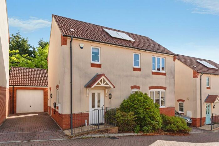 3 Bedroom Detached House For Sale In Foxglove Close, Stoke Gifford, Bristol, BS34
